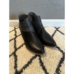 Tinstree Point Toe Ankle Boots Snakeskin Accent Chunky Heel Size 8 Black W Gray